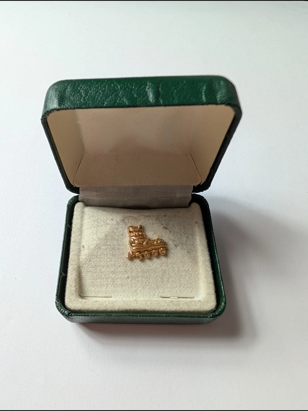 Vintage Gold Tone Roller Blade Inline Skate Tie Tack Pin